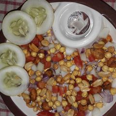 A picture of Peanut chana chat.