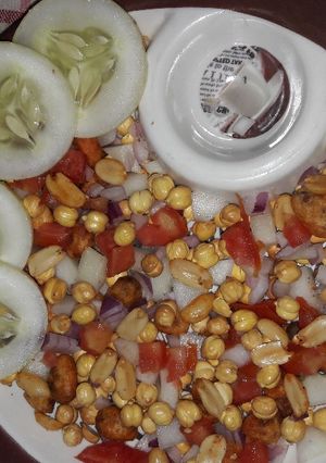A picture of Peanut chana chat.