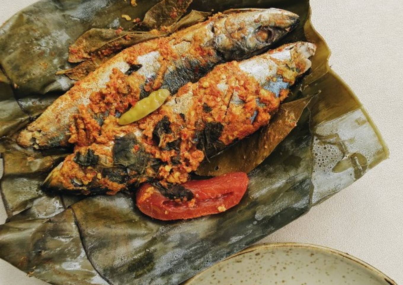 Bagaimana Menyiapkan Pepes ikan kembung yang Sempurna