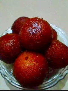 मुरमुरे के गुलाब जामुन(murmure ke gulab jamun recipe in hindi) रेसिपी मुख्य फोटो