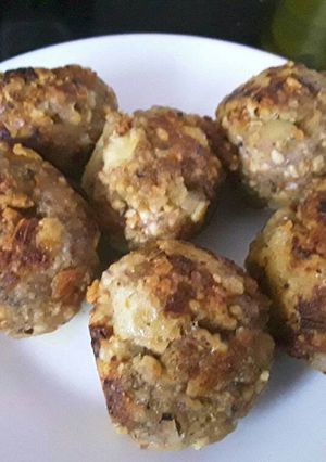 A picture of Sig's stuffing meatballs.