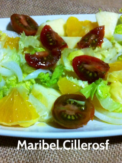 Una foto de Ensalada tradicional con frutas