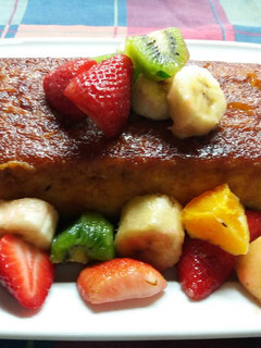 Foto principal de Budín de pan borracho con ensalada de frutas