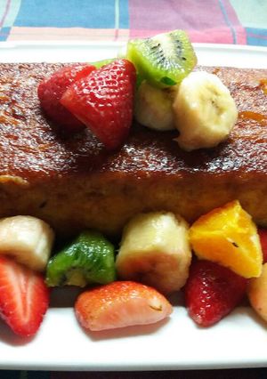 Foto principal de Budín de pan borracho con ensalada de frutas