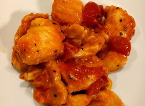 Foto di Straccetti di pollo con datterini e provola affumicata