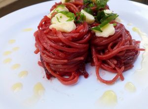 Una foto de Tagliatelle alla barbabietola rossa