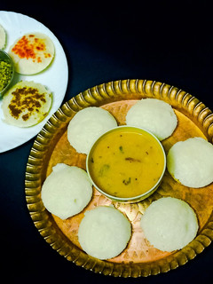 રવા ઈડલી (Rava Idli Recipe in Gujarati) રેસીપી મુખ્ય ફોટો
