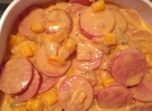 Una foto de Salchichas en crema de chipotle 🌶🍴🌽
