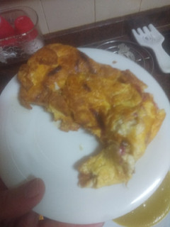Una foto de Tortilla francesa con salchichón y queso majorero