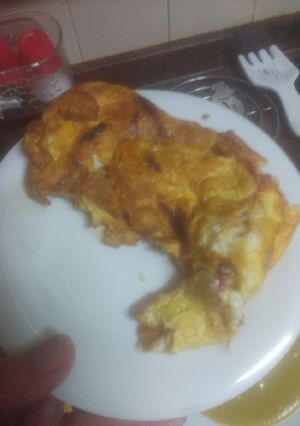 Una foto de Tortilla francesa con salchichón y queso majorero
