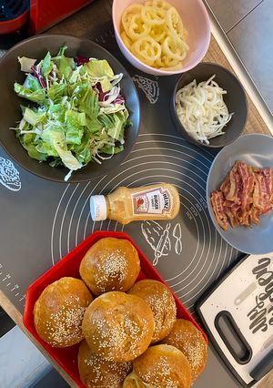 Hamburger, buci, hús 🍔🥩 recept fotója