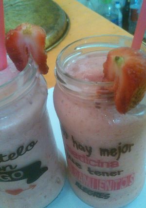 Una foto de Smoothie de frutillas y banana