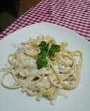 Fettuccine Alfredo con camarones