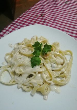 Una foto de Fettuccine Alfredo con camarones