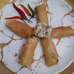 A picture of Turkish cheese rolls.