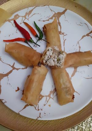 A picture of Turkish cheese rolls.