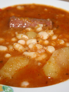 Una foto de Alubias express con chorizo y patata
