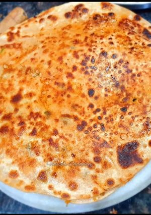 आलू पनीर का पराठा (aloo paneer ka paratha recipe in Hindi) रेसिपी मुख्य फोटो