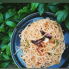 A picture of Hakka spicy noodles.