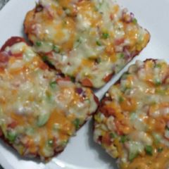 A picture of Spicy Veggie Bread Pizza.