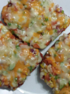 A picture of Spicy Veggie Bread Pizza.