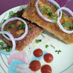A picture of Stuffed Maida crepe fried rolls.
