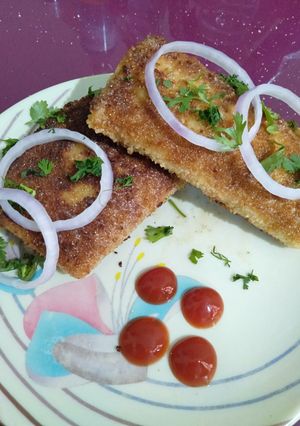 A picture of Stuffed Maida crepe fried rolls.
