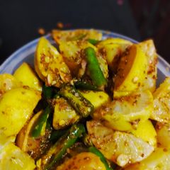 A picture of Lemon chilli pickle.