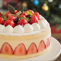 A picture of Christmas ☆ Strawberry and White Chocolate Mousse Cake.