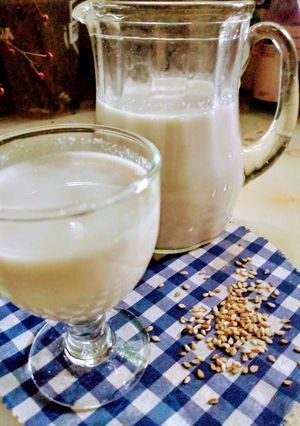 Una foto de Leche de sésamo. Leche vegana