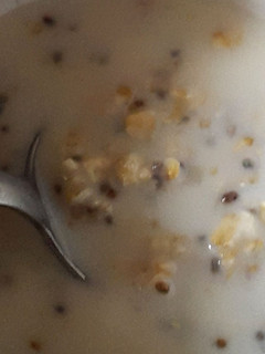 Una foto de Desayuno con avena y chía (saciante)