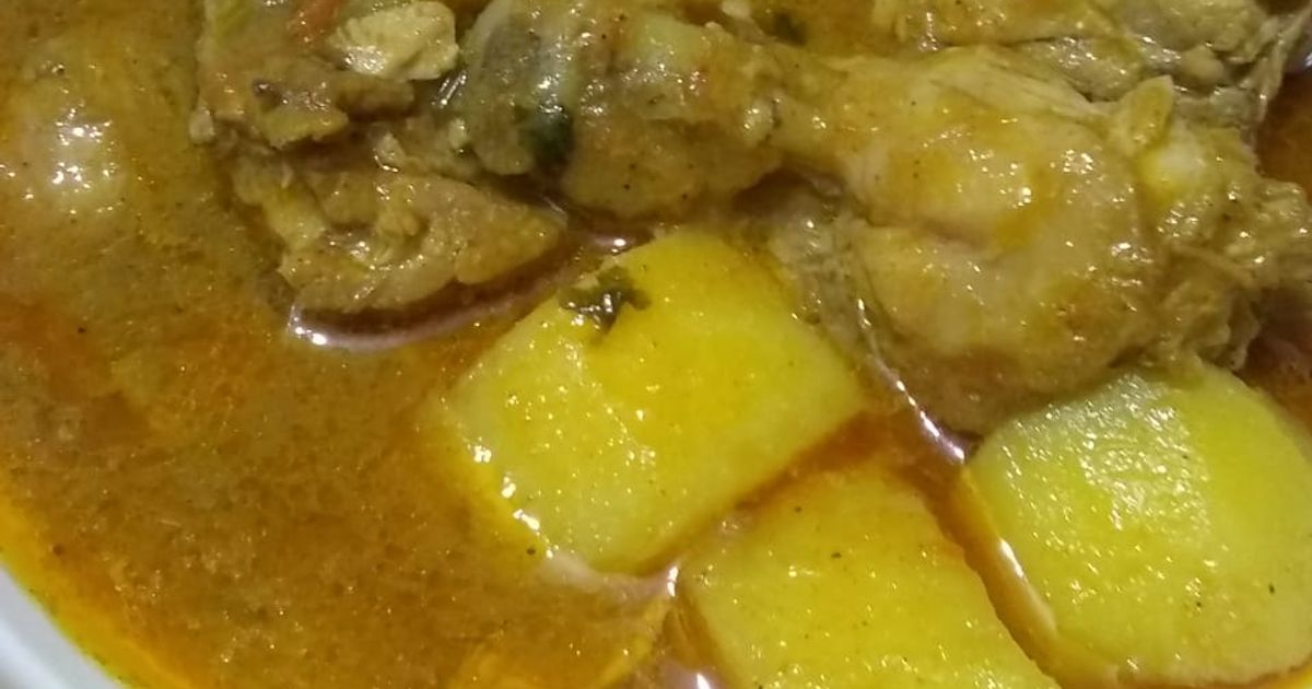 Chicken Aaloo Recipe by Amina Chachi - Cookpad