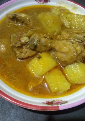 A picture of Chicken Aaloo.