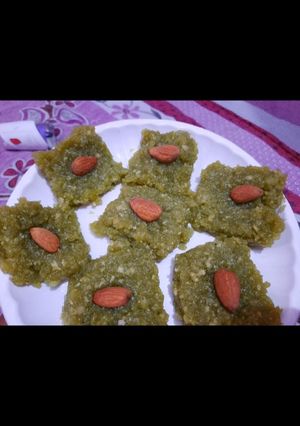 लौकी की बर्फ़ी(Lauki ki barfi recipe in hindi) रेसिपी मुख्य फोटो