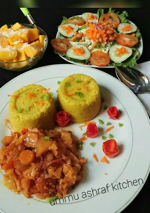 A picture of Couscous wt cabbage sauce nd salad.