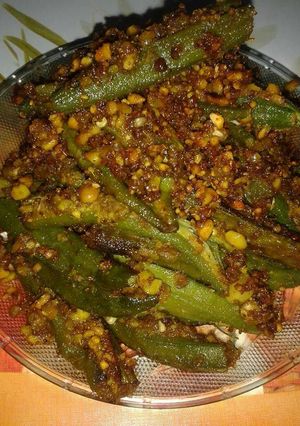 A picture of Stuffed Bhindi with peanuts & spice.