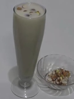 બનાના શેક રેસીપી મુખ્ય ફોટો