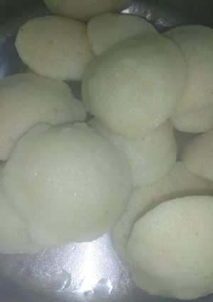 A picture of Semolina Idli.