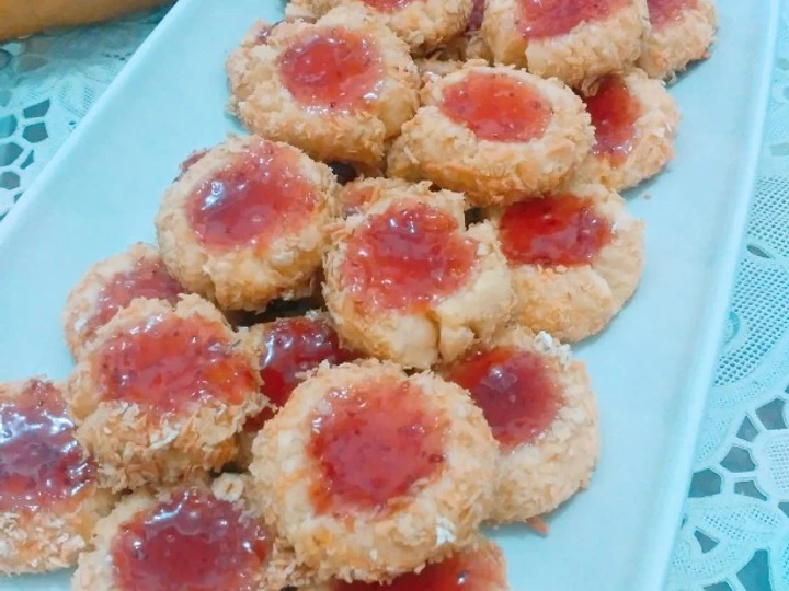 Recipe Strawberry Thumbprint cookies #beranibaking the  Makes Drooling Really delicious