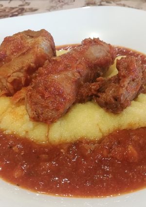 Foto di Polenta con Maiale, Vitello e Salsiccia al Sugo