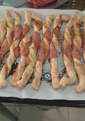 Φωτογραφία της συνταγής Κριτσίνια με cheddar και μπέικον