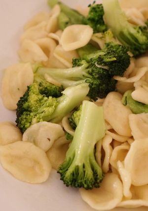 A picture of Home made pasta, orecchiette, with broccoli.