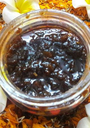 A picture of Imli & tomato chutney.