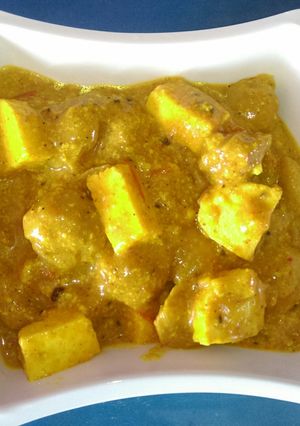 A picture of Soya paneer curry.