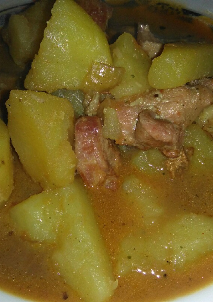 Una foto de Guisado de pavo con patatas
