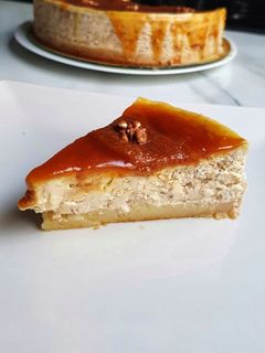 O poză a rețetei Cheesecake cu nuci și caramel.