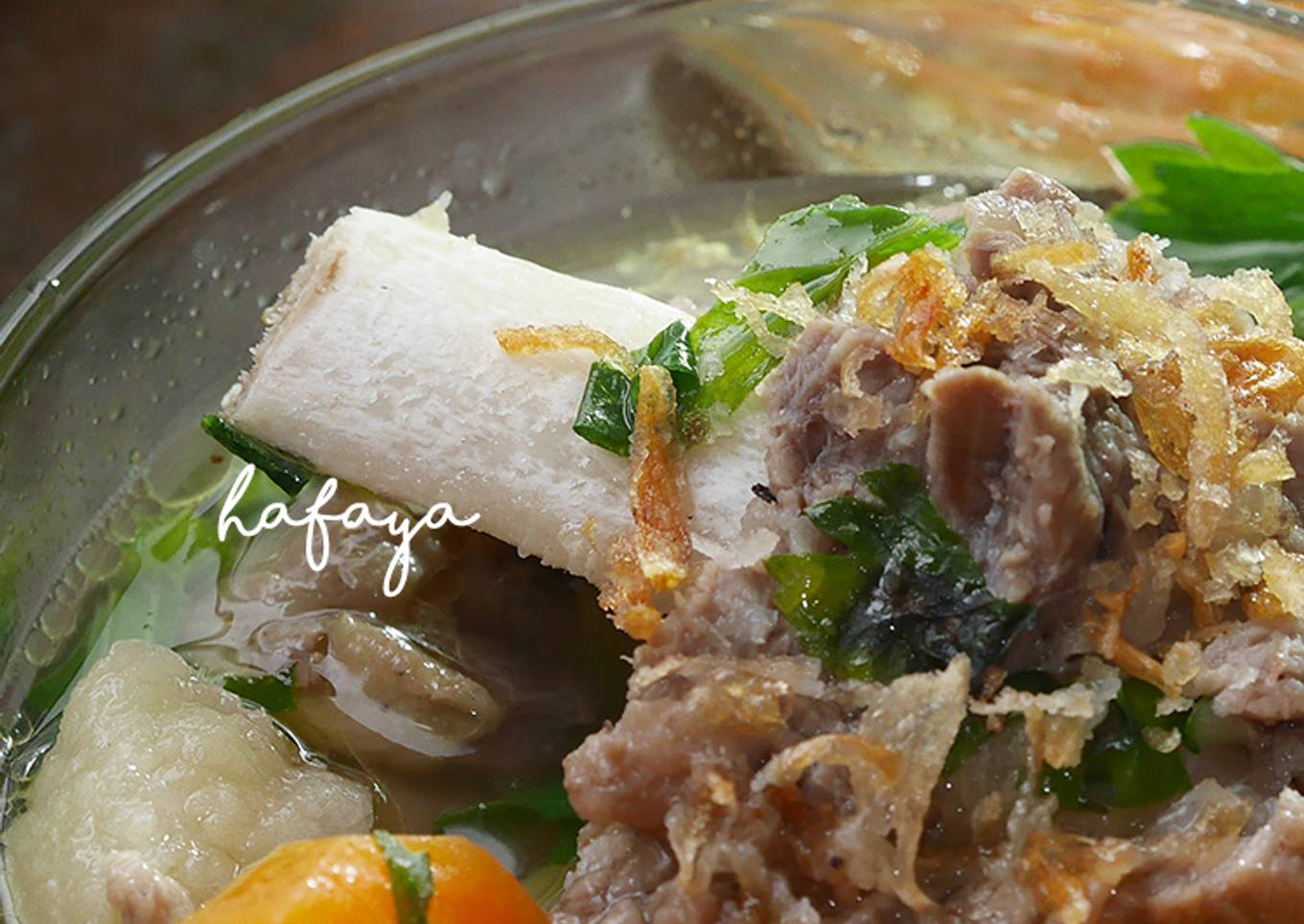 Sup daging dengan sayuran dan iga kompos mudah