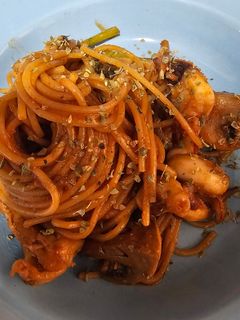 Una foto de Spaguetini con salsa de cebolla y pimiento rojo