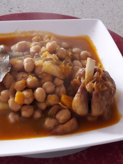 Una foto de Garbanzos con habas y calabaza