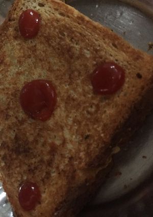 A picture of Leftover Aloo dum sandwich 🥪.